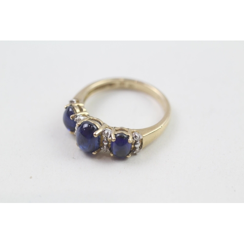 75 - 9ct gold sapphire and diamond cabochon trilogy ring (2.5g) Size  L 1/2