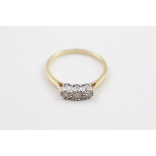 82 - 18ct gold diamond three stone ring (2.7g) Size  P