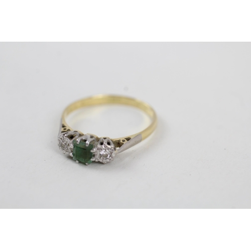 83 - 18ct gold vintage diamond and emerald set trilogy ring (3.3g) Size  P