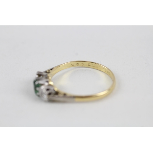 83 - 18ct gold vintage diamond and emerald set trilogy ring (3.3g) Size  P