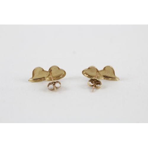 86 - 9ct gold duo heart shaped stud earrings (0.5g)