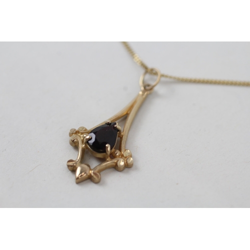 89 - 9ct gold garnet pendant necklace (2.8g)