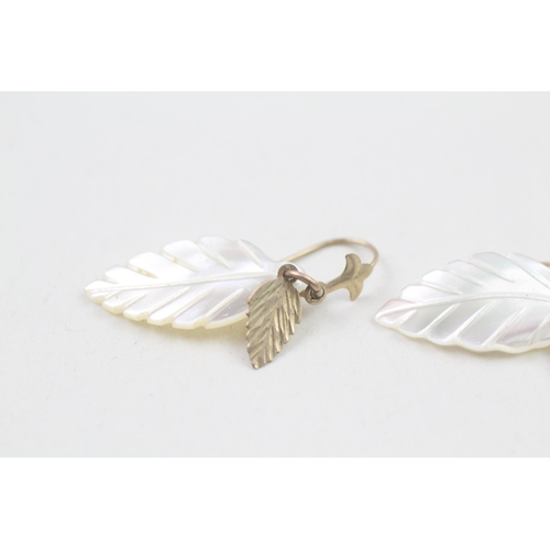 9 - 9ct gold vintage mother-of-pearl leaf drop earrings (1.2g)