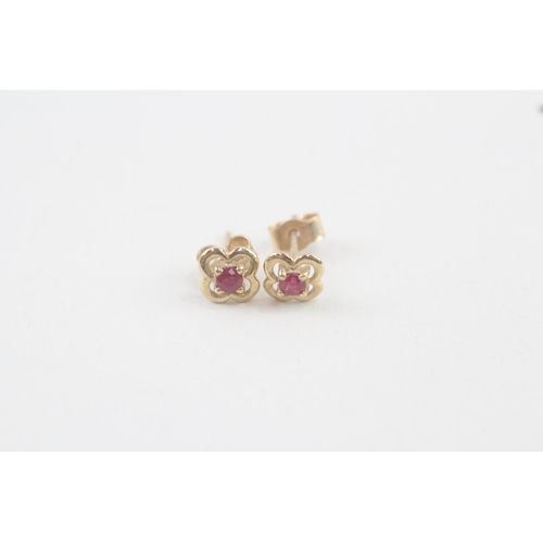 91 - 9ct gold and ruby earrings (0.8g)