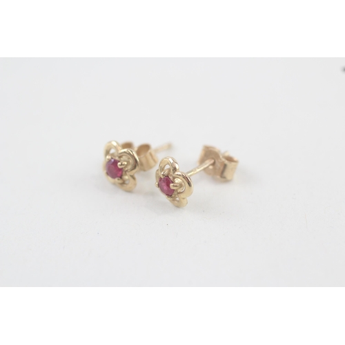 91 - 9ct gold and ruby earrings (0.8g)