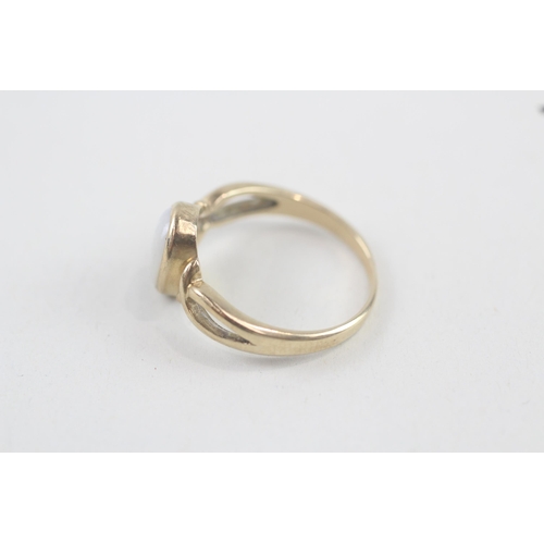 95 - 9ct gold opal dress ring, bezel set (2g) Size  K