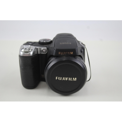 392 - Fujifilm FinePix S8100 fd Digital Bridge Camera Working w/ 18x Optical Zoom Lens