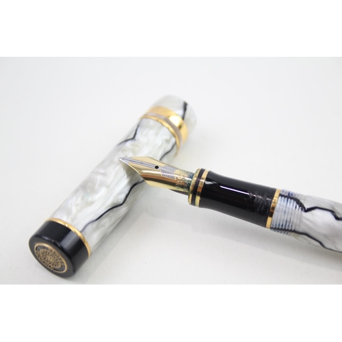 436 - Parker Duofold White Marble Effect Lacquer Fountain Pen w/ 18ct Nib Writing