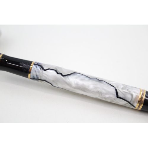 436 - Parker Duofold White Marble Effect Lacquer Fountain Pen w/ 18ct Nib Writing