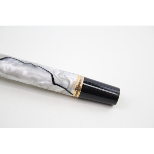 436 - Parker Duofold White Marble Effect Lacquer Fountain Pen w/ 18ct Nib Writing