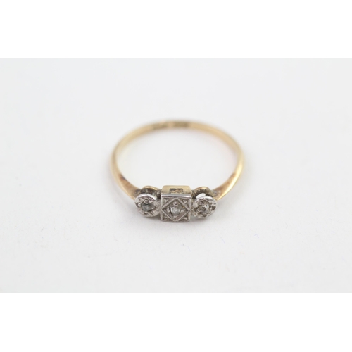 102 - 18ct gold & platinum diamond three stone ring (1.5g) Size  K