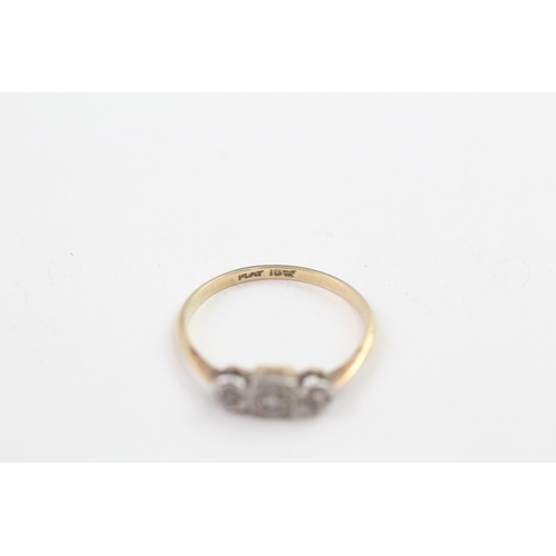 102 - 18ct gold & platinum diamond three stone ring (1.5g) Size  K