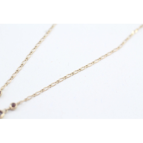 18 - 9ct gold garnet drop necklace, bezel set (2.8g)