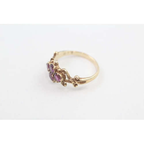 20 - 9ct gold 1970's amethyst dress ring with a scroll pattern (2.1g) Size  L 1/2