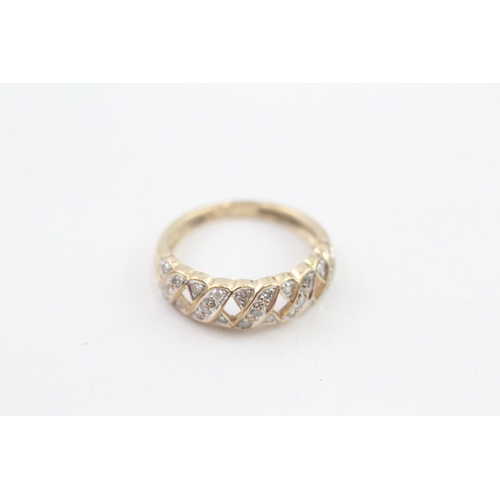 26 - 9ct gold diamond 'X' pattern ring (1.9g) Size  K