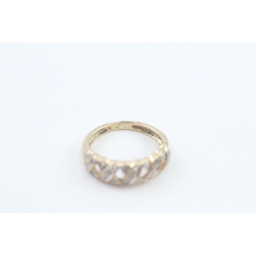 26 - 9ct gold diamond 'X' pattern ring (1.9g) Size  K