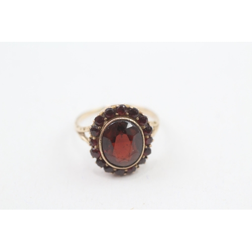 30 - 9ct gold vintage garnet dress ring (2.6g) Size  L 1/2