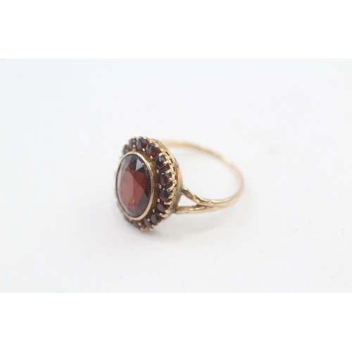 30 - 9ct gold vintage garnet dress ring (2.6g) Size  L 1/2