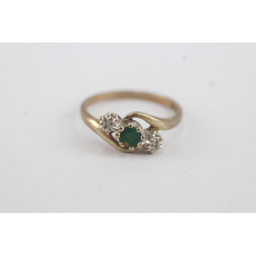 35 - 9ct gold vintage emerald & diamond trilogy ring (2.3g) Size  N