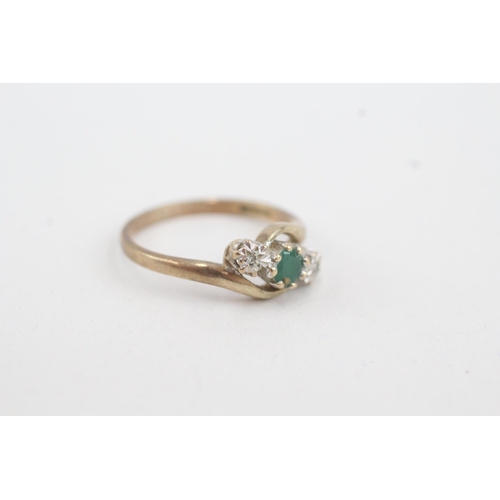 35 - 9ct gold vintage emerald & diamond trilogy ring (2.3g) Size  N