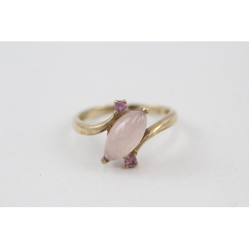 40 - 9ct gold pink gemstone accented marquise cabochon rose quartz bypass ring (2.8g) Size  R