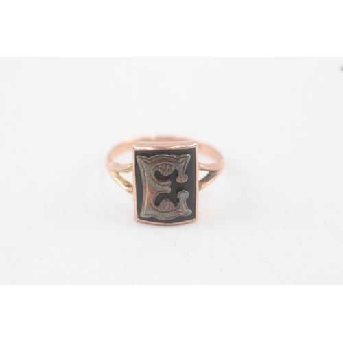 49 - 9ct rose gold onyx set gothic letter 