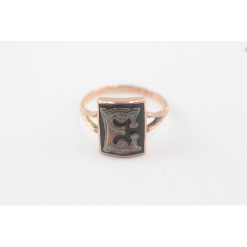 49 - 9ct rose gold onyx set gothic letter 