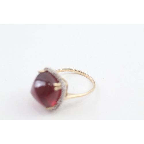 57 - 9ct gold diamond accented sugarloaf cut garnet cocktail ring (6.3g) Size  M 1/2