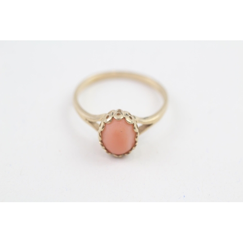 63 - 9ct gold angel skin coral cabochon set solitaire dress ring (2.1g) Size  P