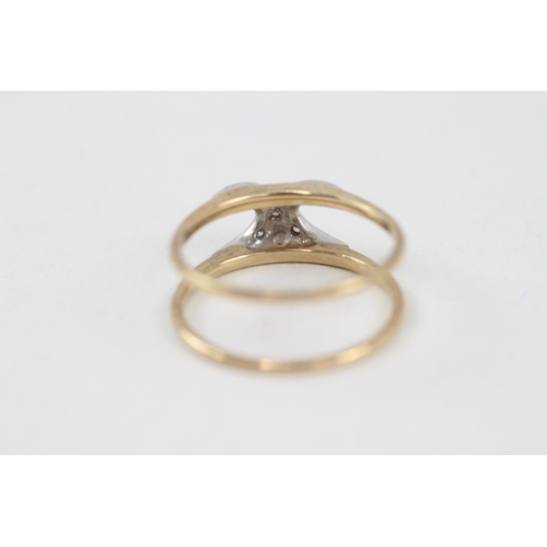 65 - 9ct gold diamond set kiss cross double band ring (2.3g) Size  N