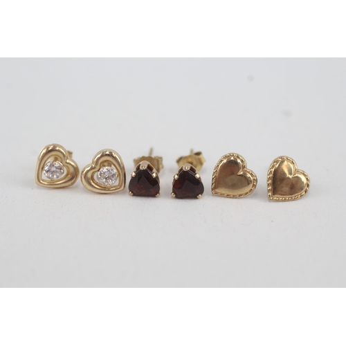 77 - 3x 9ct gold garnet, cubic zirconia heart shaped stud earrings (1.2g)