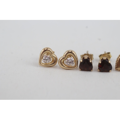 77 - 3x 9ct gold garnet, cubic zirconia heart shaped stud earrings (1.2g)