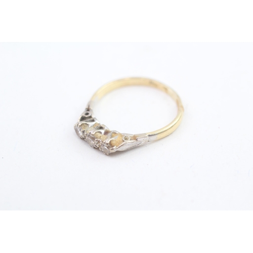 91 - 18ct gold vintage diamond three stone ring (2.4g) Size  O