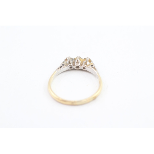 91 - 18ct gold vintage diamond three stone ring (2.4g) Size  O