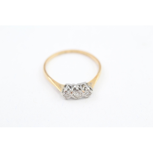 93 - 18ct gold & platinum vintage diamond three stone ring (1.6g) Size  P