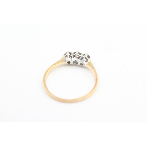 93 - 18ct gold & platinum vintage diamond three stone ring (1.6g) Size  P