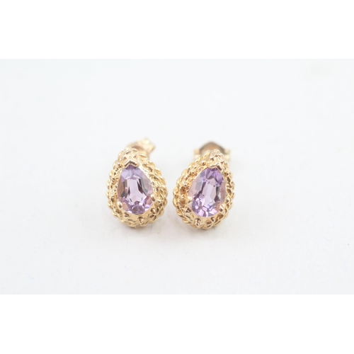 94 - 9ct gold pear cut amethyst stud earrings with scroll backs (2g)