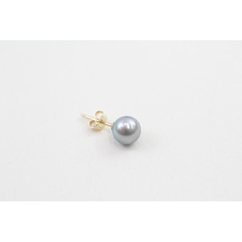 99 - 14ct gold cultured pearl stud earrings with scroll backs (1.1g)