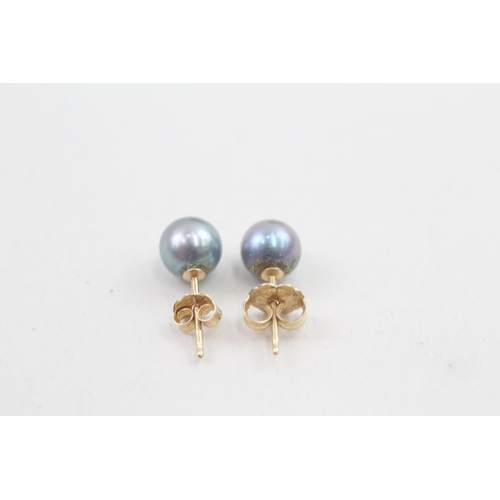 99 - 14ct gold cultured pearl stud earrings with scroll backs (1.1g)