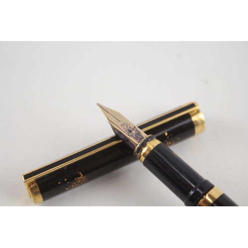 478 - Vintage S.T DUPONT Brown Lacquer Fountain Pen w/ 18ct Nib, Gold Plate Banding