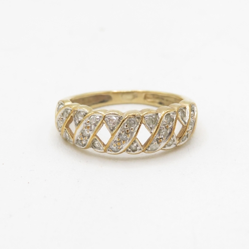 26 - 9ct gold diamond 'X' pattern ring (1.9g) Size  K