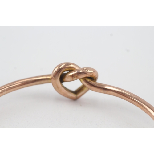 15 - 9ct gold vintage lovers knot bangle (5.2g) Size  O 1/2