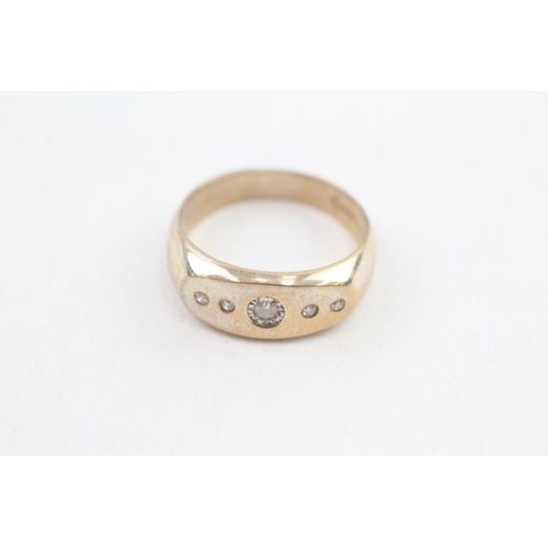 28 - 9ct gold diamond five stone ring (4g) Size  P