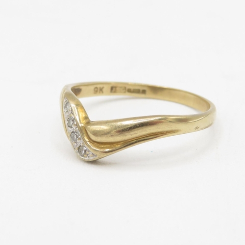 32 - 9ct gold vintage diamond ring (1.4g) Size  O