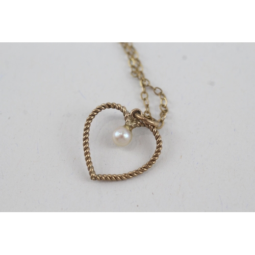 43 - 9ct gold cultured pearl heart shaped pendant necklace (2.1g)