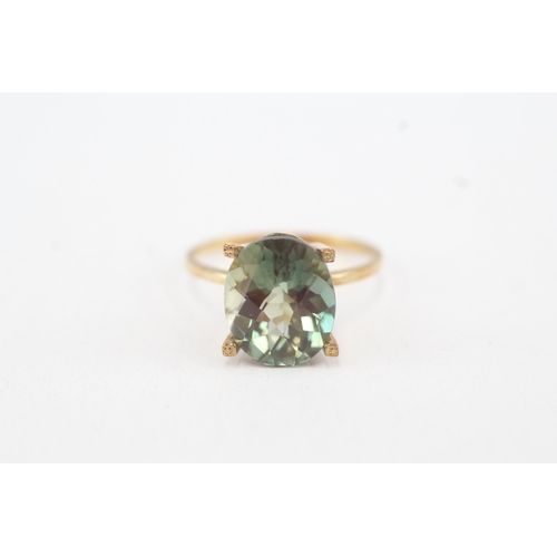 44 - 9ct gold oval cut green gemstone dress ring, four claw set (2.2g) Size  O