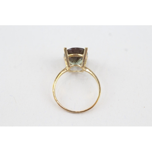 44 - 9ct gold oval cut green gemstone dress ring, four claw set (2.2g) Size  O