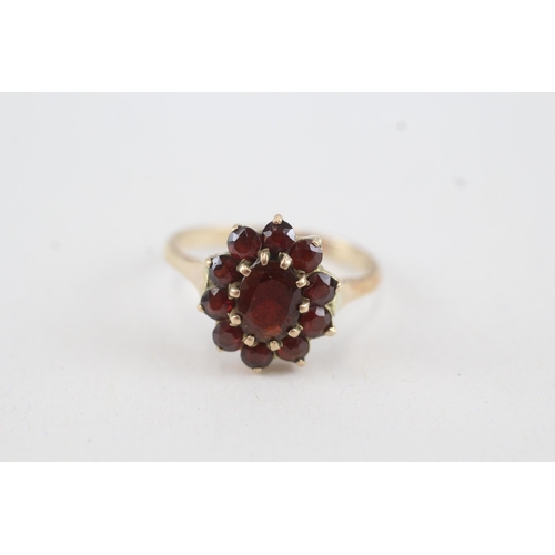 53 - 9ct gold vintage garnet cluster ring, claw set (2.5g) Size  N