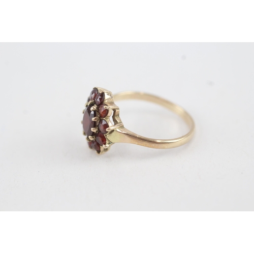 53 - 9ct gold vintage garnet cluster ring, claw set (2.5g) Size  N