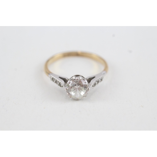 60 - 9ct gold vintage white gemstone solitaire ring (2g) Size  O 1/2